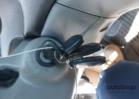 2010 Toyota Sienna Ce/Le из США, поврежденный, VIN 5TDKK4CC1AS329174